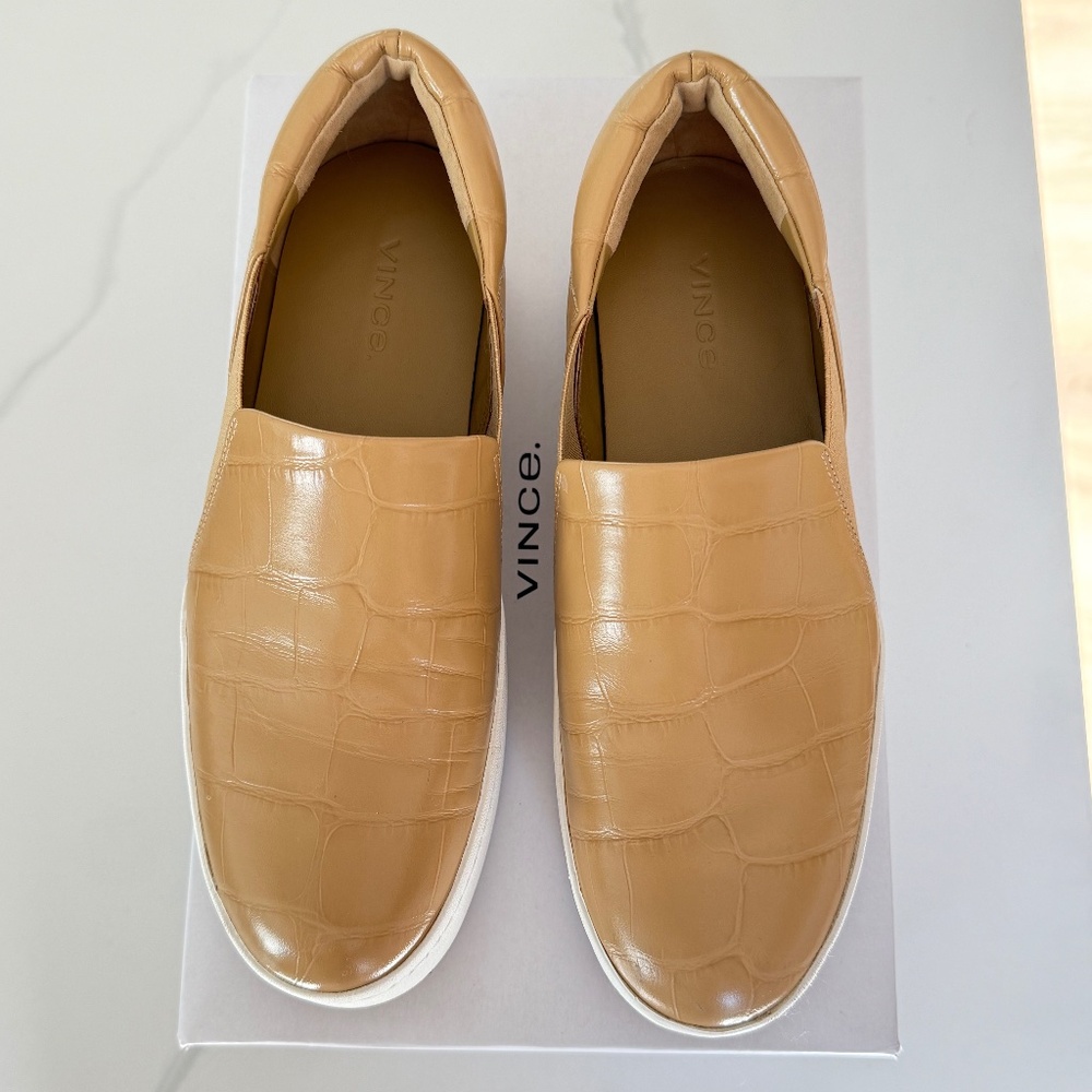 Vince Warren Crocodile-Embossed Low-Top Sneakers (With box)